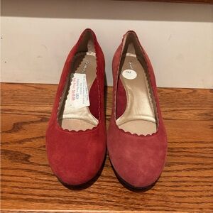 Beautifeel Estella scalloped pumps Cabernet Suede size 39 EU/8 US